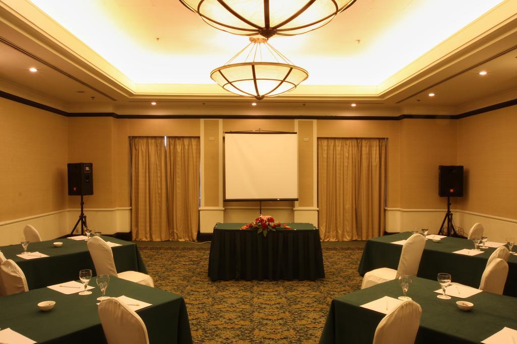 Ruishi Hotel Dalian Esterno foto